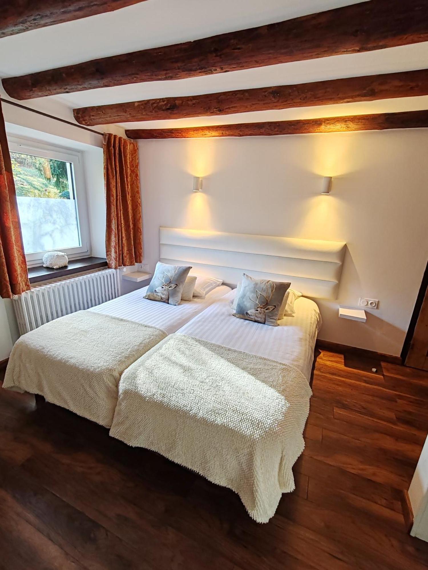 Domaine De L'Olifant Bed & Breakfast Champanges Екстериор снимка